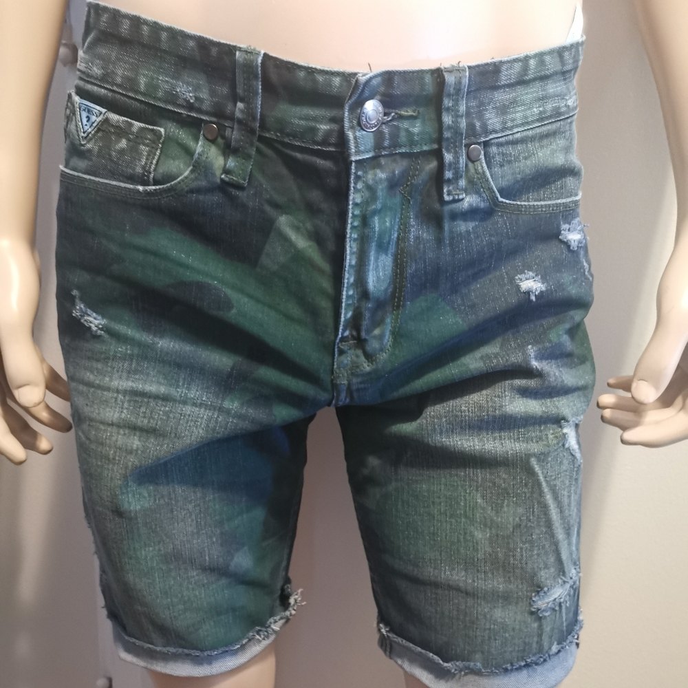 🆕Guess Slim Raw Edge Shorts Green Camo 29W